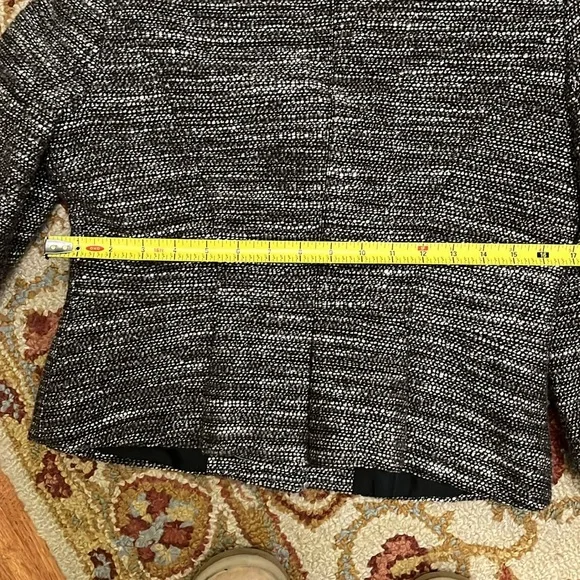 Beautiful jacket. - Picture 9 of 9